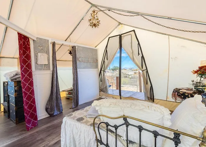 Silver Spur Homestead Luxury Glamping -The Tombstone