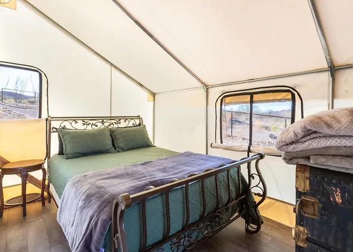 Silver Spur Homestead Luxury Glamping -The Tombstone